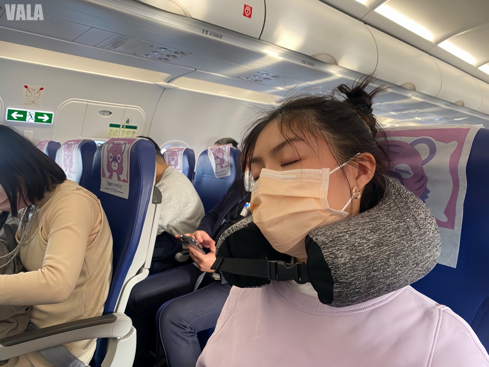 種草。UNO Rough 旅行頸枕。在飛機上被問了10遍了黑科技。橫跨時空實現睡眠品質自由。我不許你的差旅又醜又累 Vala：生活中的100個美好