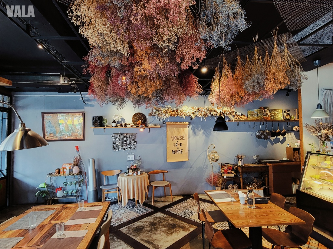 探店。冪 La Miette。新竹餐廳。風之都的精緻歐陸料理。香氣與美味層層疊疊的美好。濃郁又豐富的滿足感。這道的份量一個人怎麼吃得完呀！！ Vala：生活中的100個美好